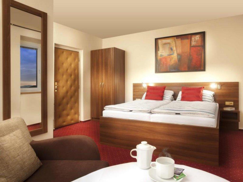 เพนชั่น พริมัส Hotel แบโรน ภายนอก รูปภาพ