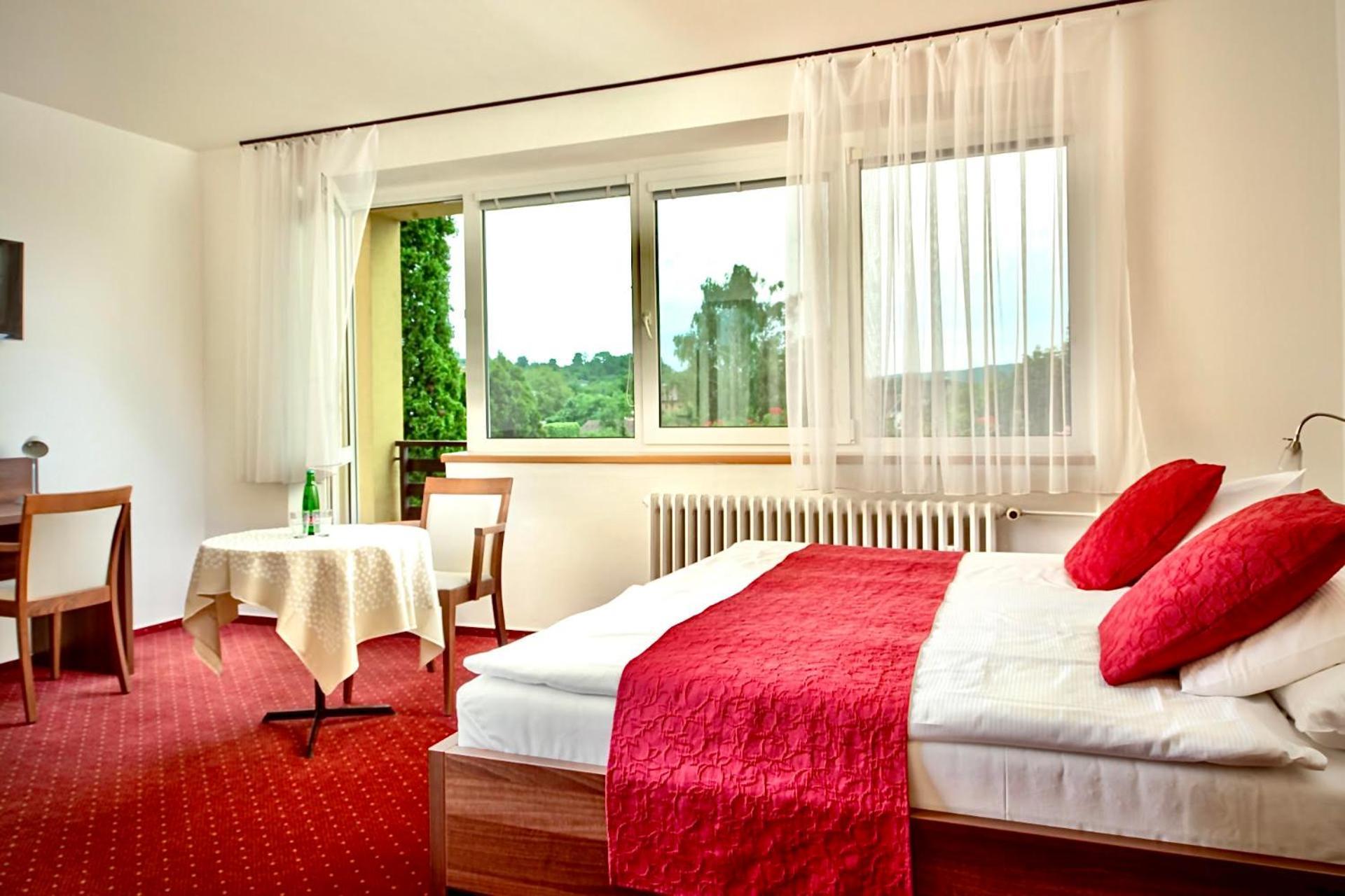 เพนชั่น พริมัส Hotel แบโรน ภายนอก รูปภาพ