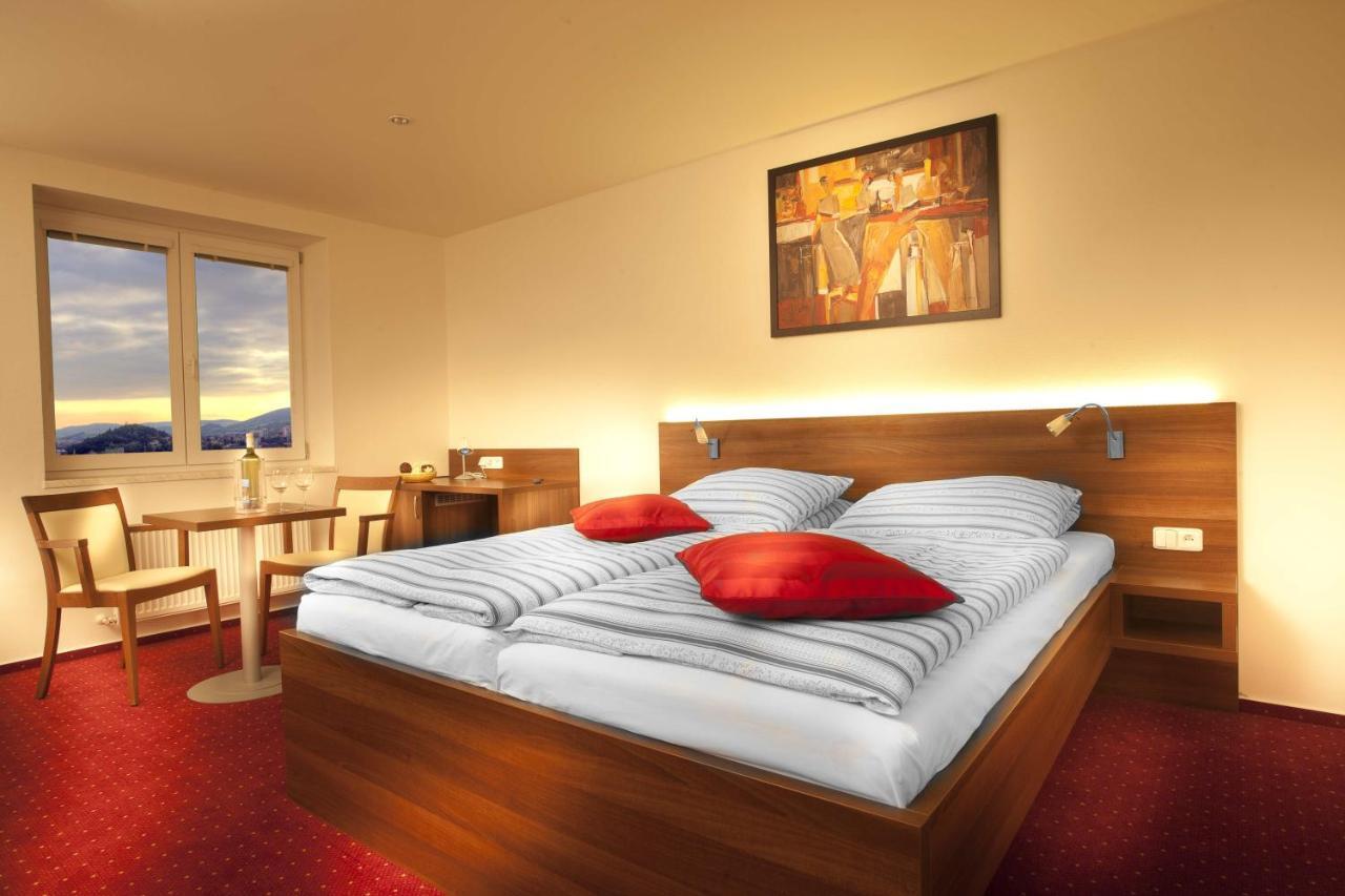 เพนชั่น พริมัส Hotel แบโรน ภายนอก รูปภาพ